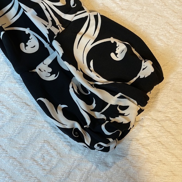 White House Black market black white small 3/4 sleeve dress. Floral print WHBM - Picture 5 of 9